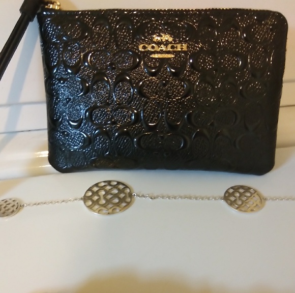 Coach Handbags - Coach wristlet